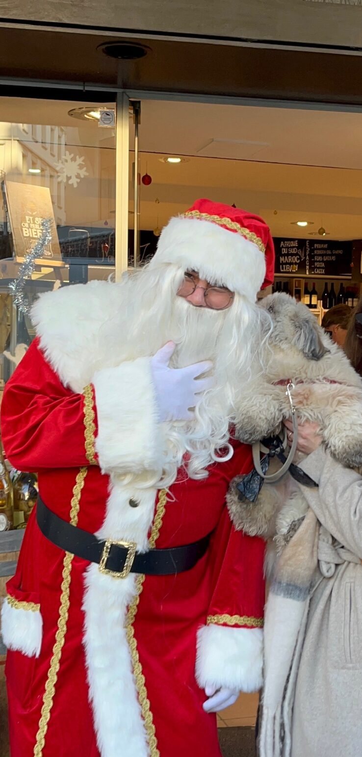 Daisy meeting Santa in Montreux